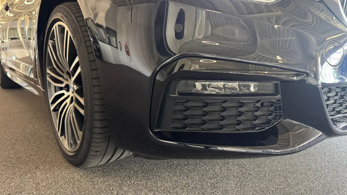 5-Serie 530e 292PK iPerformance HIGH EXECUTIVE M-SPORT AUTOMAAT / NAVI / LEDER / FULL-LED / CLIMA / PDC / 19" LMV / CAMERA / KEYLESS / PANO. DAK / WINTERPAKKET / CRUISECONTROL !!