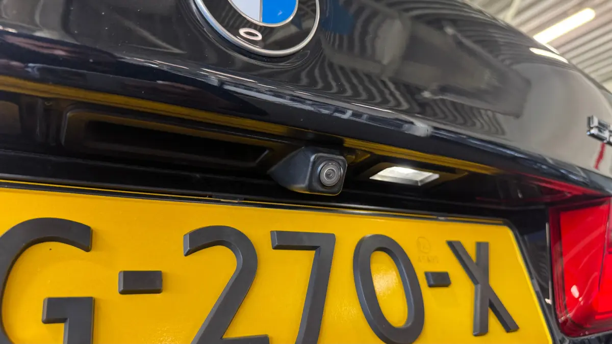 5-Serie 530e 292PK iPerformance HIGH EXECUTIVE M-SPORT AUTOMAAT / NAVI / LEDER / FULL-LED / CLIMA / PDC / 19" LMV / CAMERA / KEYLESS / PANO. DAK / WINTERPAKKET / CRUISECONTROL !!