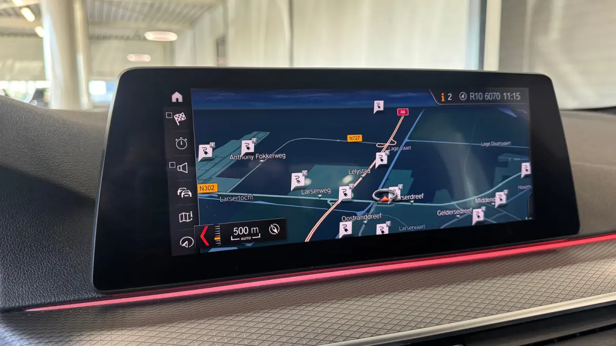 5-Serie 530e 292PK iPerformance HIGH EXECUTIVE M-SPORT AUTOMAAT / NAVI / LEDER / FULL-LED / CLIMA / PDC / 19" LMV / CAMERA / KEYLESS / PANO. DAK / WINTERPAKKET / CRUISECONTROL !!