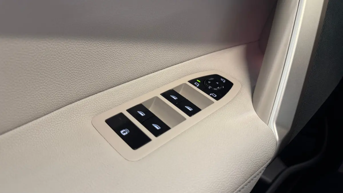 xDRIVE45 101KWH / LEDER / FULL-LED / SKY LOUNGE / SOFT-CLOSE / 22" LMV /  ELEKTR. TREKHAAK / LUCHTVERING / HARMAN KARDON / ORG. NL. / FULL OPTIONS / NIEUWSTAAT !!