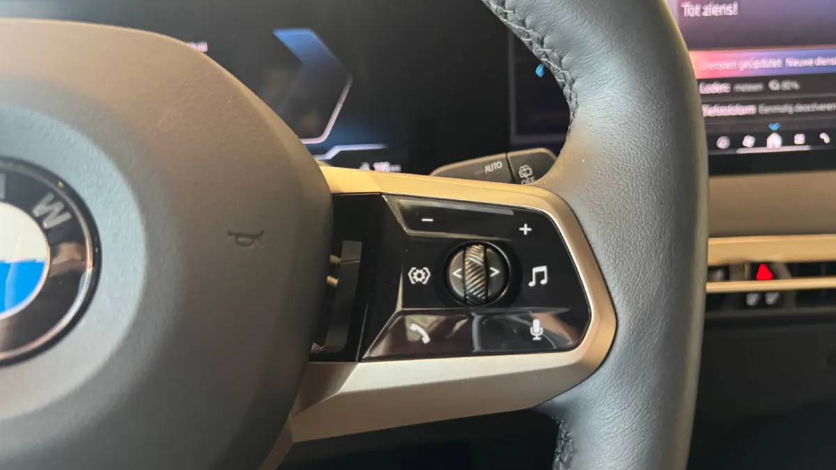 xDRIVE45 101KWH / LEDER / FULL-LED / SKY LOUNGE / SOFT-CLOSE / 22" LMV /  ELEKTR. TREKHAAK / LUCHTVERING / HARMAN KARDON / ORG. NL. / FULL OPTIONS / NIEUWSTAAT !!