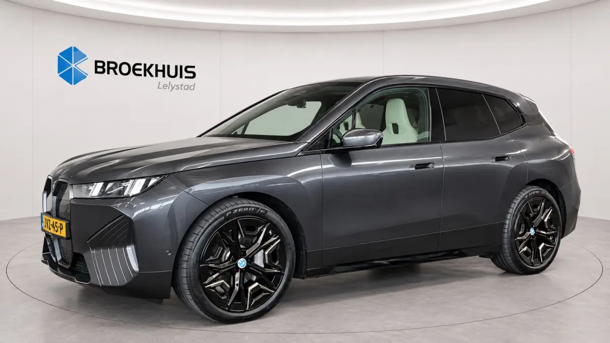xDRIVE45 101KWH / LEDER / FULL-LED / SKY LOUNGE / SOFT-CLOSE / 22" LMV /  ELEKTR. TREKHAAK / LUCHTVERING / HARMAN KARDON / ORG. NL. / FULL OPTIONS / NIEUWSTAAT !!