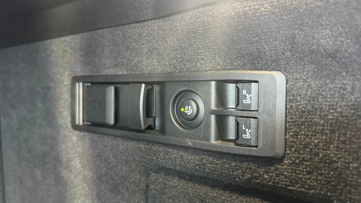 xDRIVE45 101KWH / LEDER / FULL-LED / SKY LOUNGE / SOFT-CLOSE / 22" LMV /  ELEKTR. TREKHAAK / LUCHTVERING / HARMAN KARDON / ORG. NL. / FULL OPTIONS / NIEUWSTAAT !!