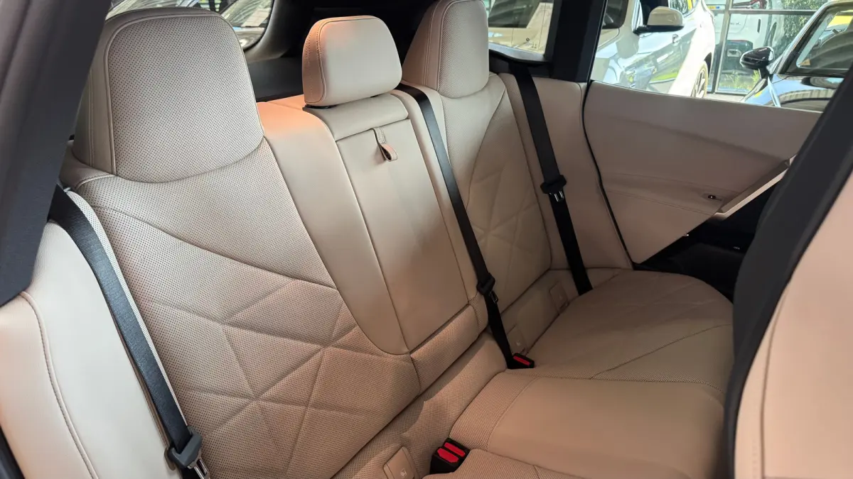 xDRIVE45 101KWH / LEDER / FULL-LED / SKY LOUNGE / SOFT-CLOSE / 22" LMV /  ELEKTR. TREKHAAK / LUCHTVERING / HARMAN KARDON / ORG. NL. / FULL OPTIONS / NIEUWSTAAT !!