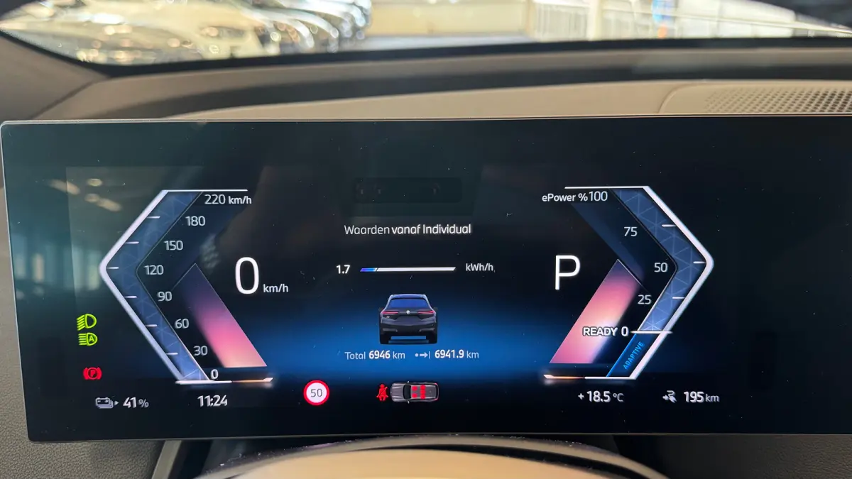 xDRIVE45 101KWH / LEDER / FULL-LED / SKY LOUNGE / SOFT-CLOSE / 22" LMV /  ELEKTR. TREKHAAK / LUCHTVERING / HARMAN KARDON / ORG. NL. / FULL OPTIONS / NIEUWSTAAT !!