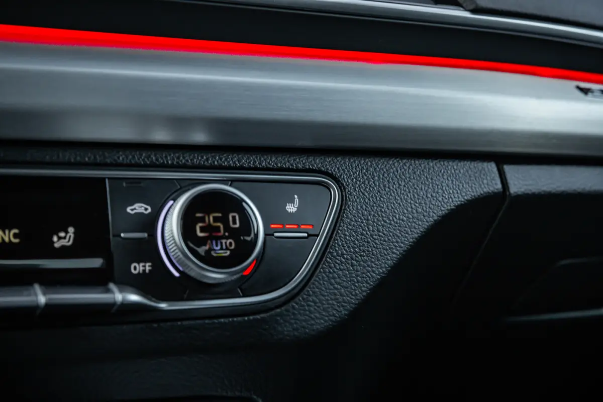 50 TFSI e S edition Competition | Achteruitrijcamera | Apple Carplay/Android Auto|telefoonintegratie premium | Elektrisch bedienbare achterklep | Panoramadak | Achteruitrijcamera | Stoelverw