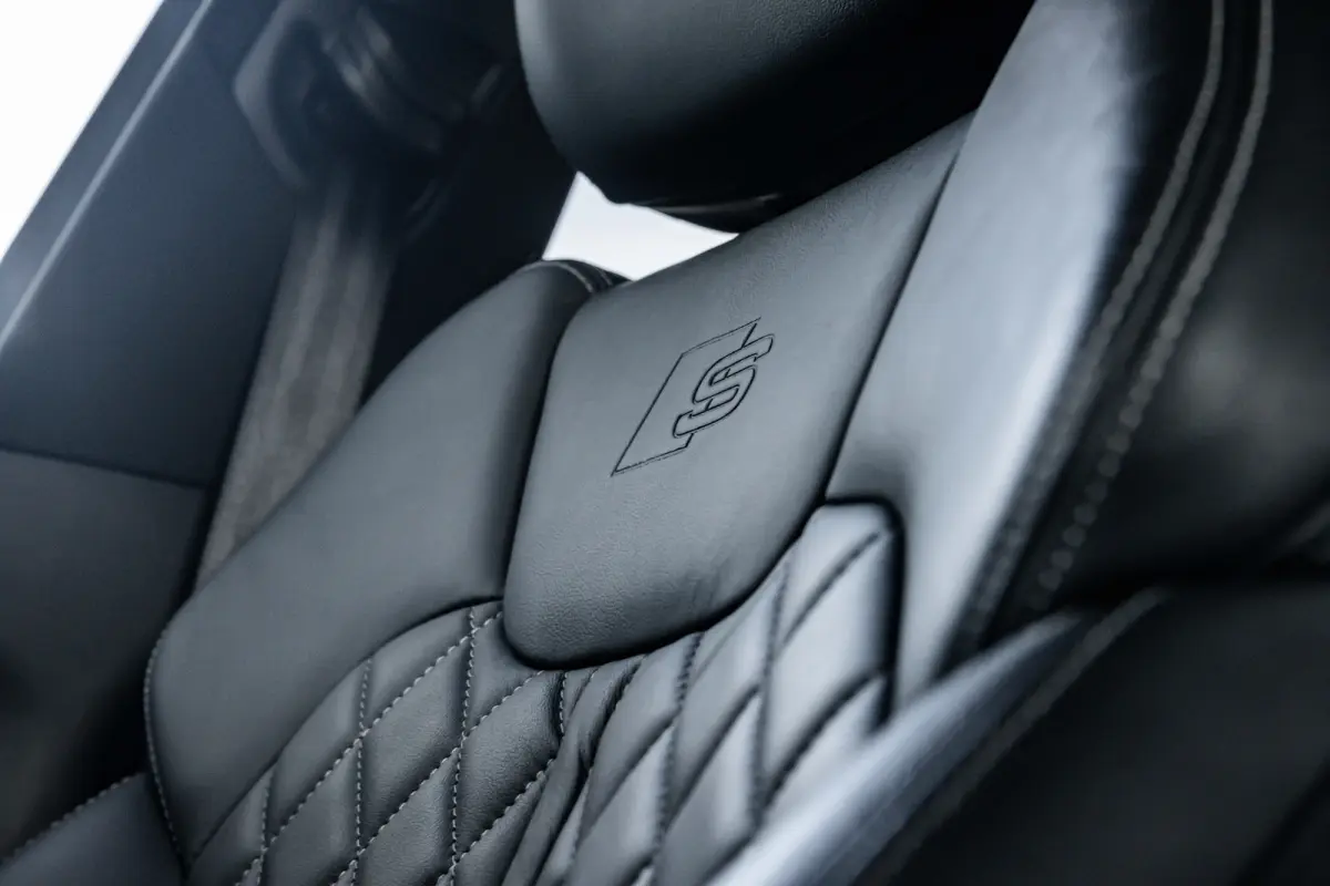 50 TFSI e S edition Competition | Achteruitrijcamera | Apple Carplay/Android Auto|telefoonintegratie premium | Elektrisch bedienbare achterklep | Panoramadak | Achteruitrijcamera | Stoelverw