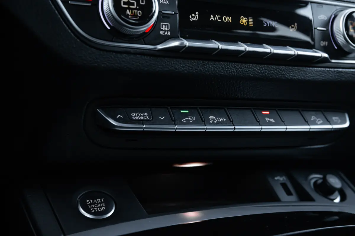 50 TFSI e S edition Competition | Achteruitrijcamera | Apple Carplay/Android Auto|telefoonintegratie premium | Elektrisch bedienbare achterklep | Panoramadak | Achteruitrijcamera | Stoelverw