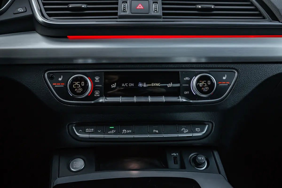 50 TFSI e S edition Competition | Achteruitrijcamera | Apple Carplay/Android Auto|telefoonintegratie premium | Elektrisch bedienbare achterklep | Panoramadak | Achteruitrijcamera | Stoelverw