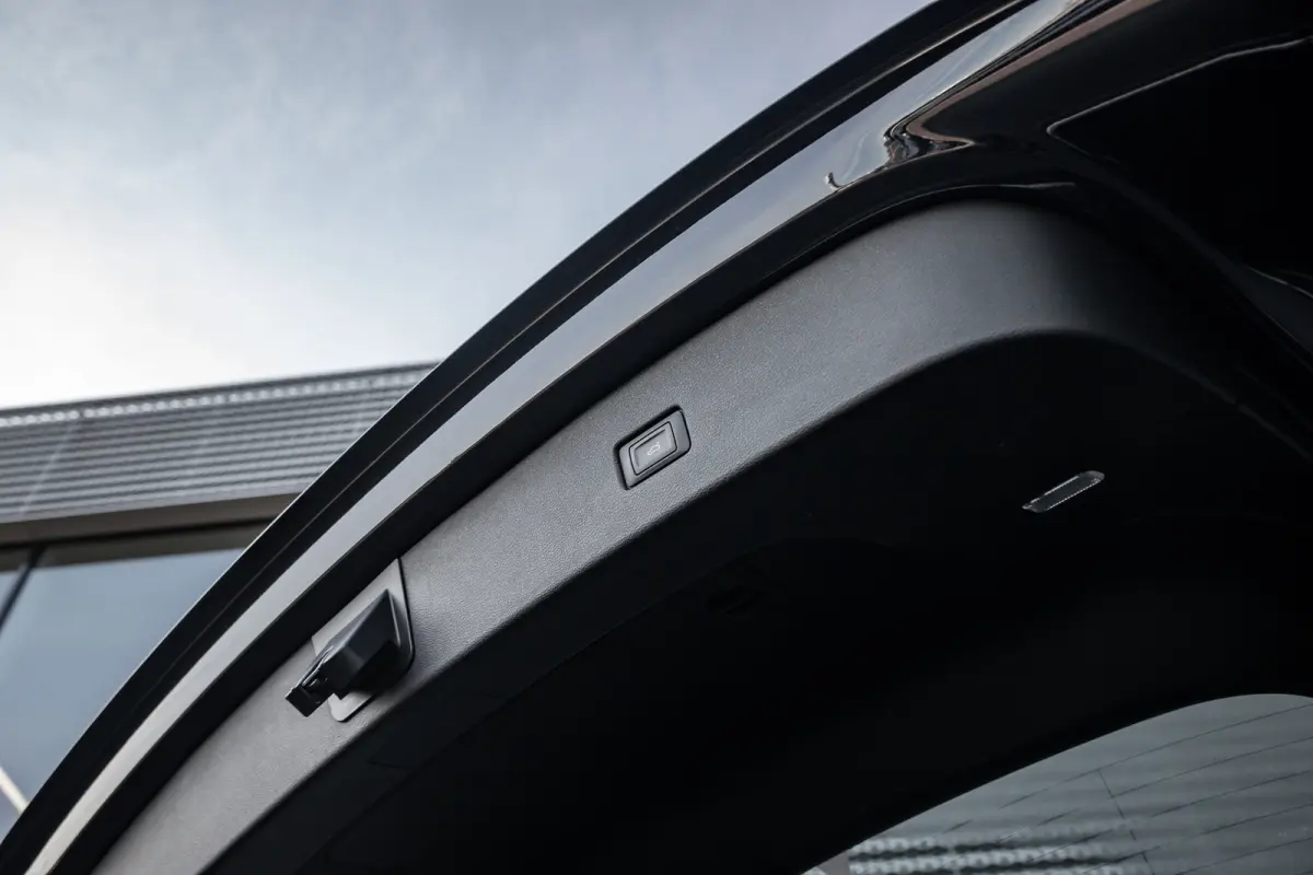 50 TFSI e S edition Competition | Achteruitrijcamera | Apple Carplay/Android Auto|telefoonintegratie premium | Elektrisch bedienbare achterklep | Panoramadak | Achteruitrijcamera | Stoelverw