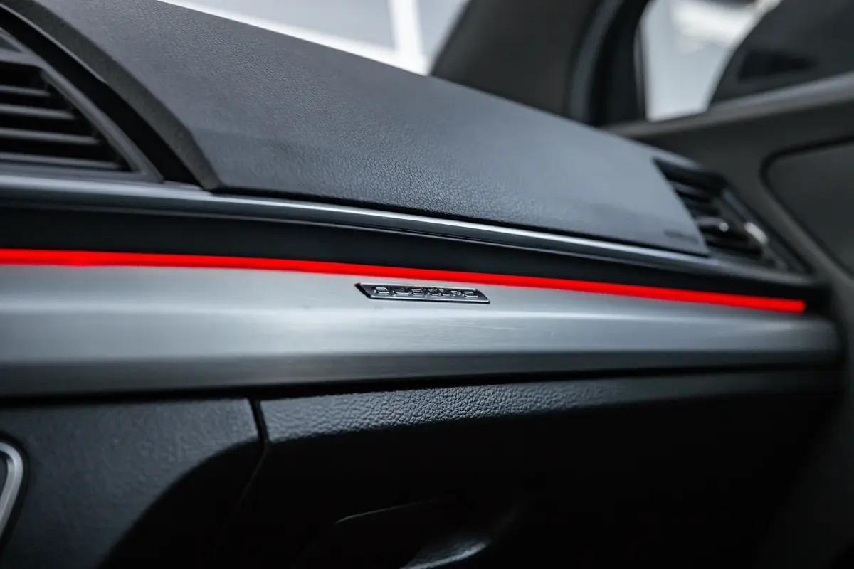 50 TFSI e S edition Competition | Achteruitrijcamera | Apple Carplay/Android Auto|telefoonintegratie premium | Elektrisch bedienbare achterklep | Panoramadak | Achteruitrijcamera | Stoelverw