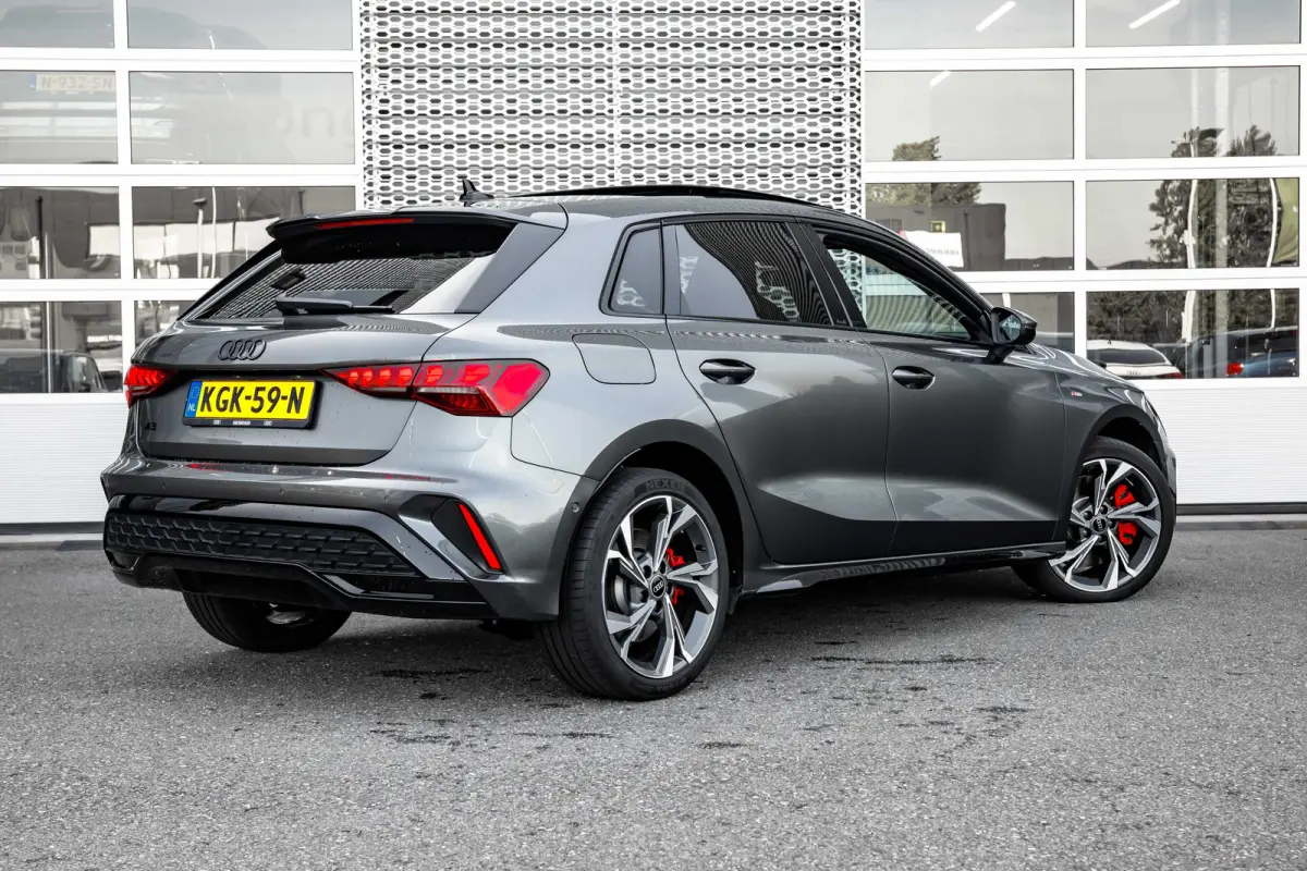 45 TFSI e S edition Competition | Panoramadak | Achteruitrijcamera | ACC | Sfeerverlichting | | Achteruitrijcamera | Apple Carplay/Android Auto|telefoonintegratie premium | Cruise control ad