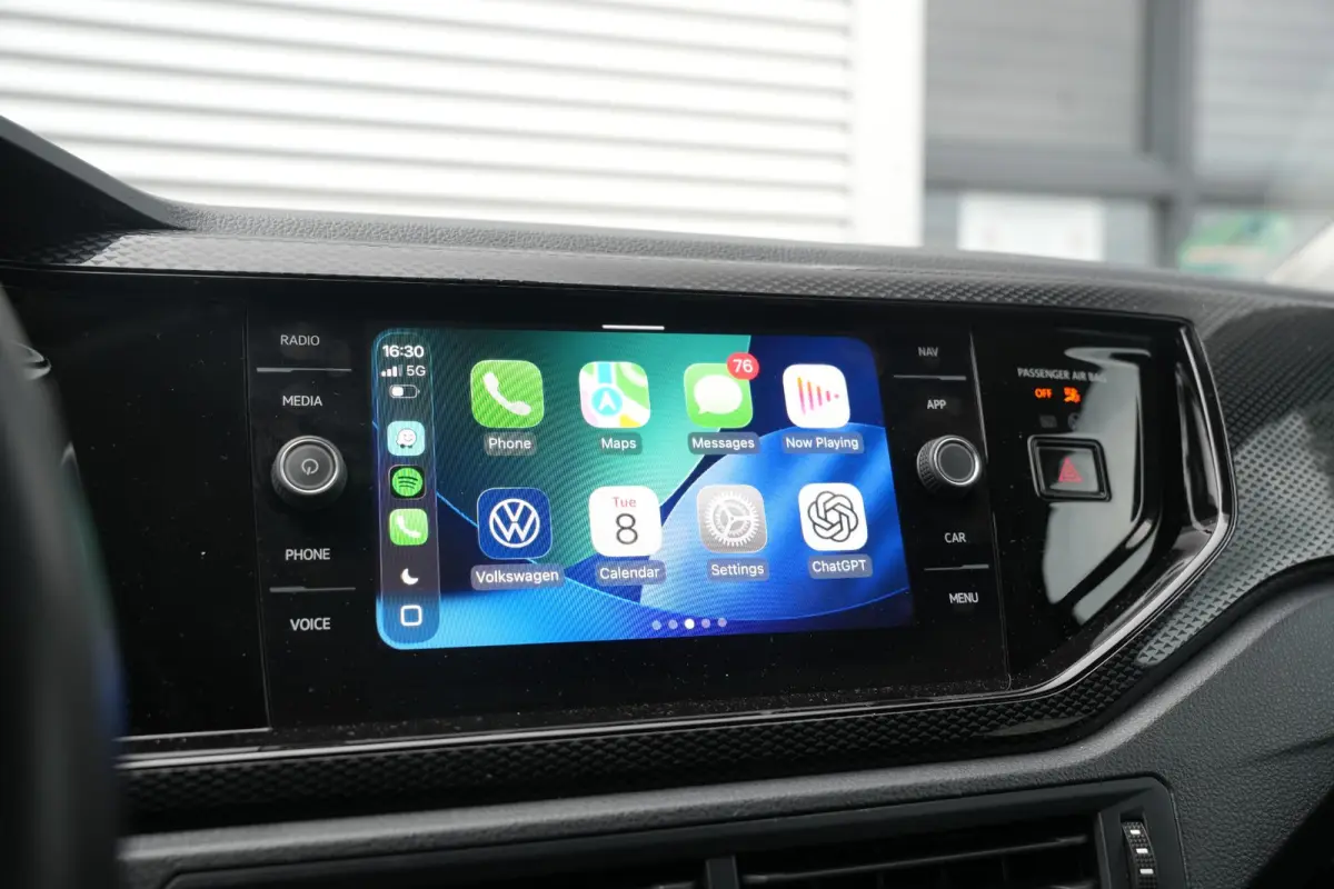 1.0 TSI Life Business Apple carplay Getint glas Airco Emergency braking DAB+ File assistent Navi