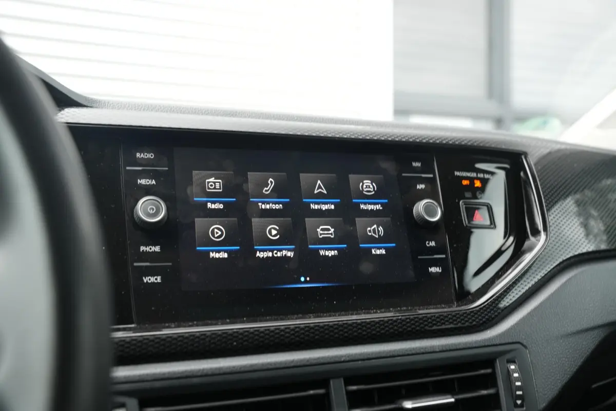 1.0 TSI Life Business Apple carplay Getint glas Airco Emergency braking DAB+ File assistent Navi
