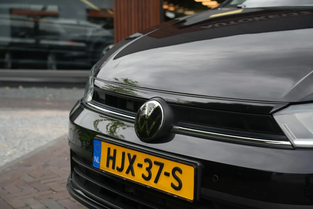 1.0 TSI Life Business Apple carplay Getint glas Airco Emergency braking DAB+ File assistent Navi