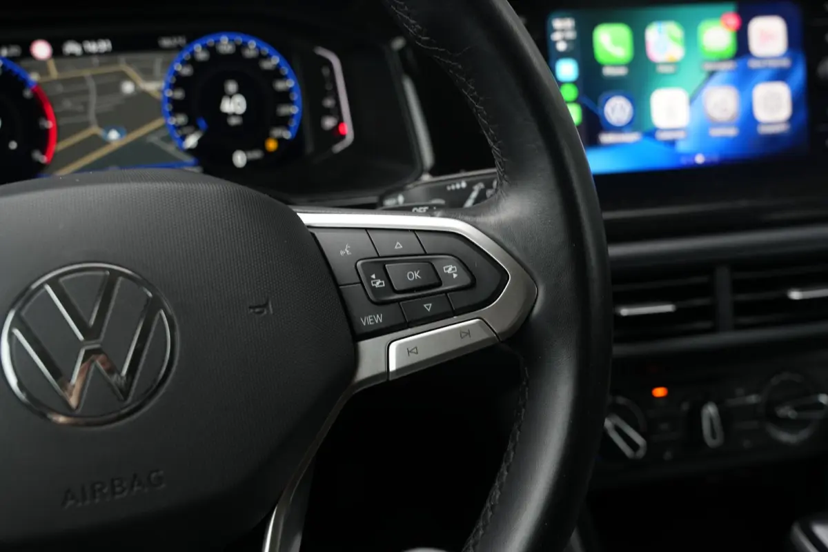 1.0 TSI Life Business Apple carplay Getint glas Airco Emergency braking DAB+ File assistent Navi