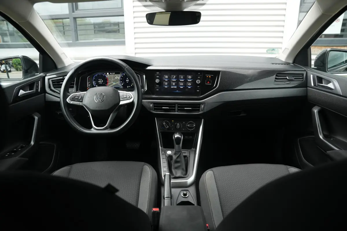 1.0 TSI Life Business Apple carplay Getint glas Airco Emergency braking DAB+ File assistent Navi