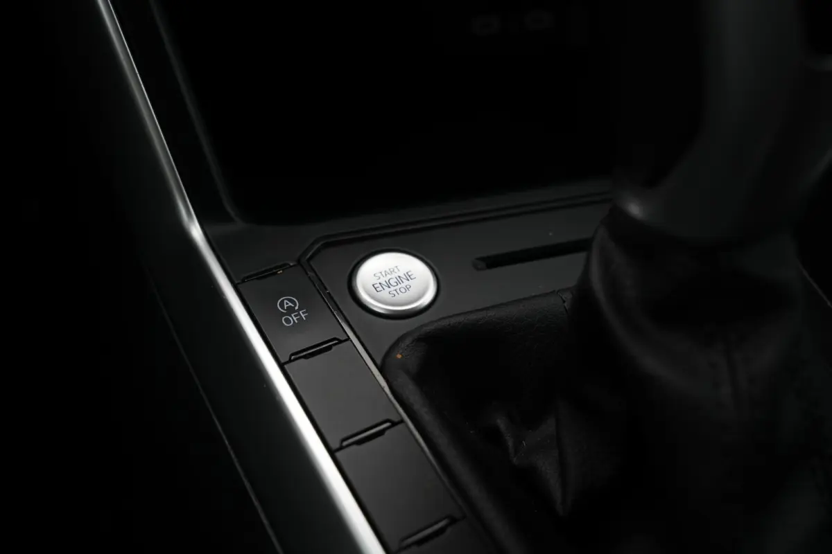 1.0 TSI Life Business Apple carplay Getint glas Airco Emergency braking DAB+ File assistent Navi