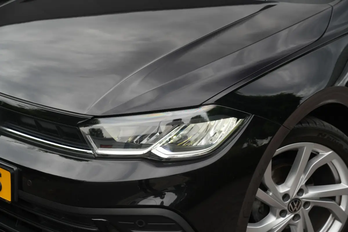1.0 TSI Life Business Apple carplay Getint glas Airco Emergency braking DAB+ File assistent Navi