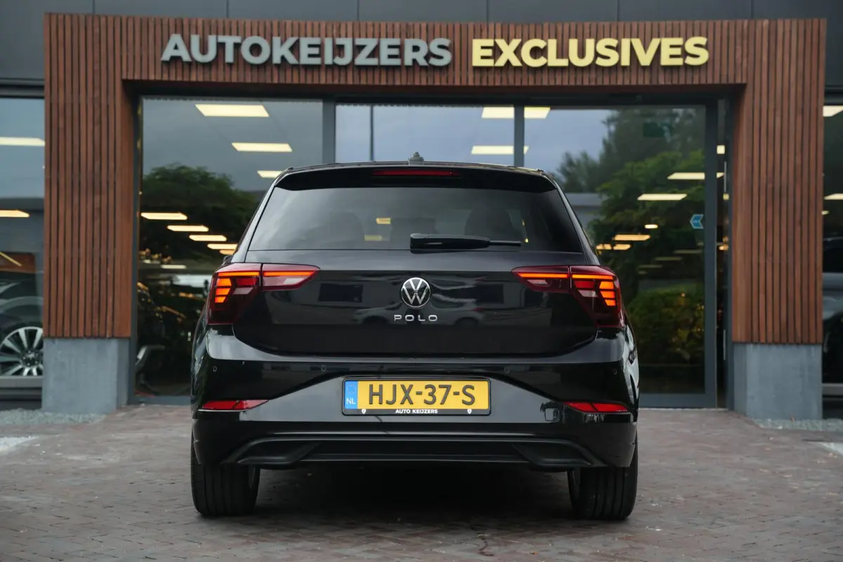 1.0 TSI Life Business Apple carplay Getint glas Airco Emergency braking DAB+ File assistent Navi