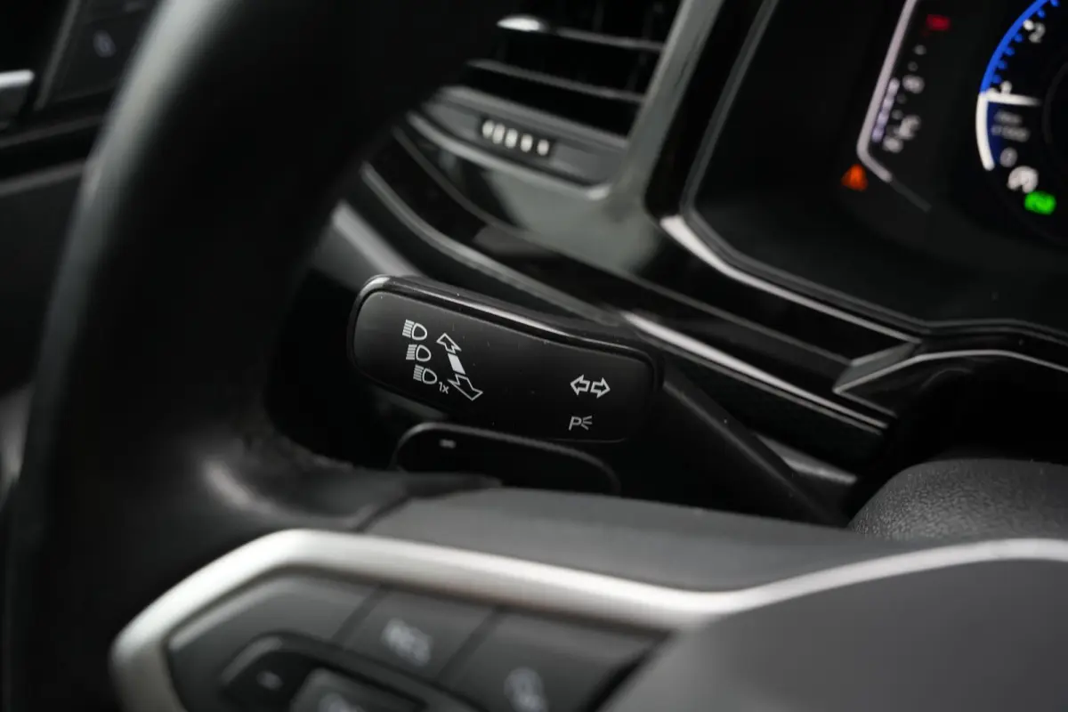 1.0 TSI Life Business Apple carplay Getint glas Airco Emergency braking DAB+ File assistent Navi