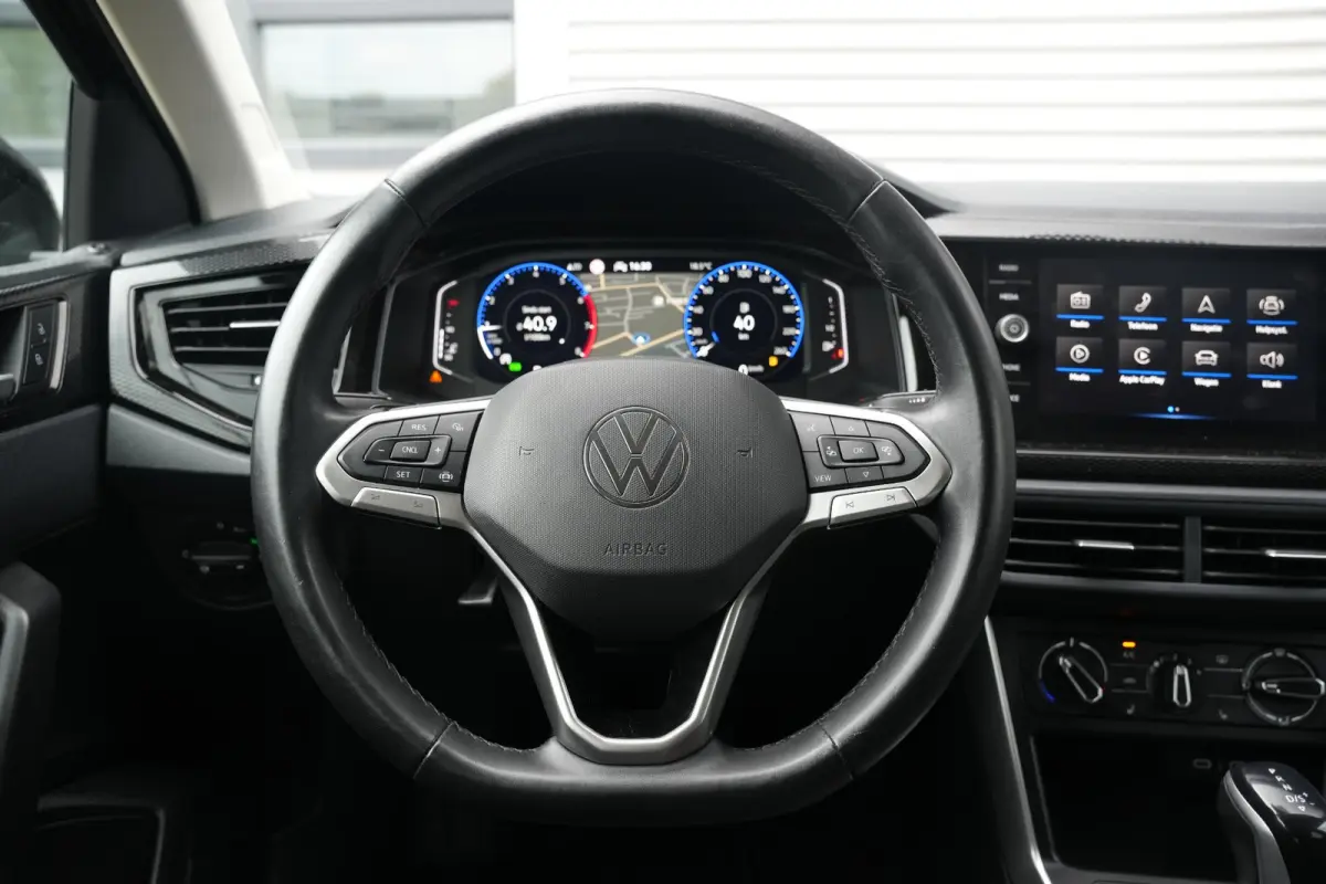 1.0 TSI Life Business Apple carplay Getint glas Airco Emergency braking DAB+ File assistent Navi