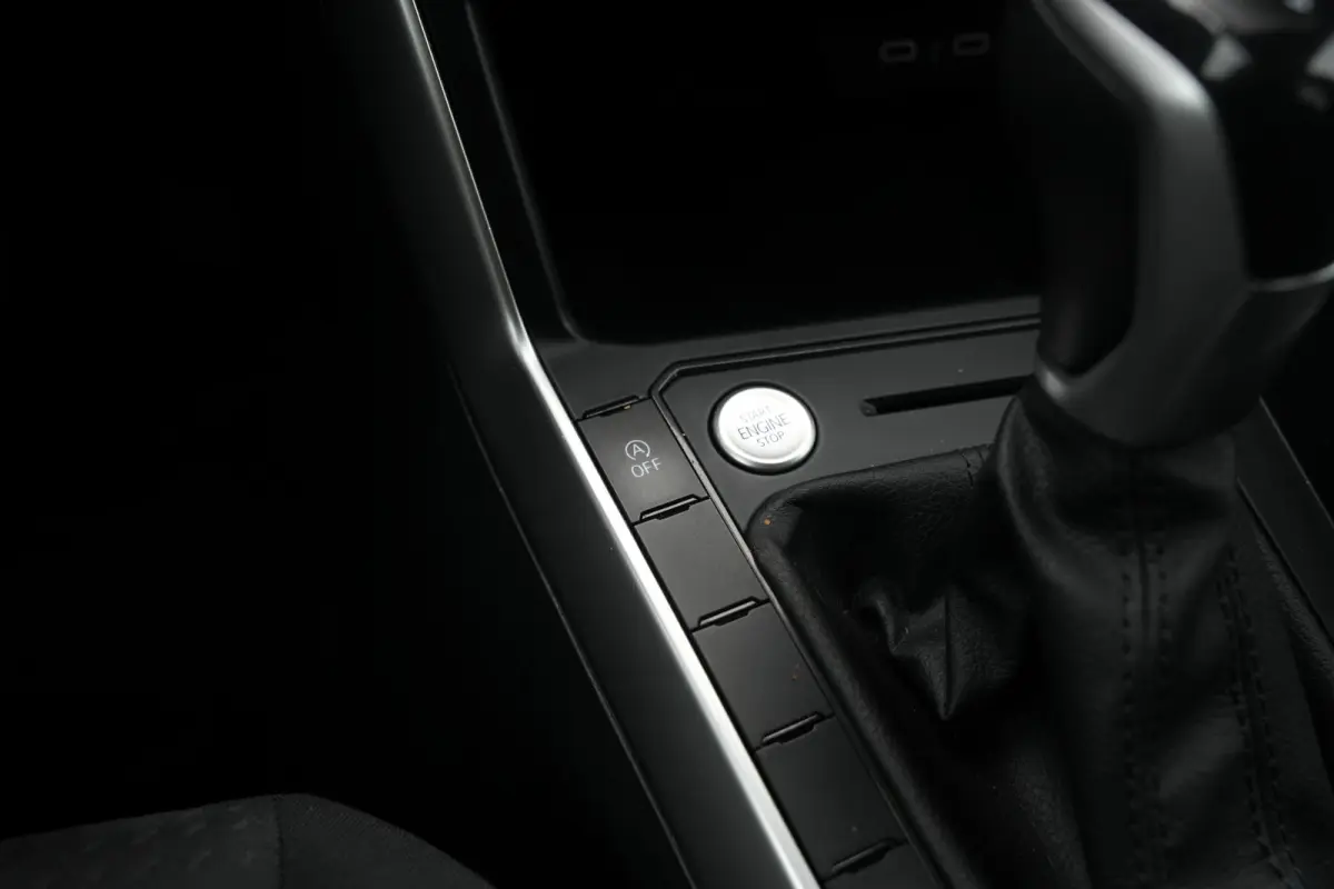 1.0 TSI Life Business Apple carplay Getint glas Airco Emergency braking DAB+ File assistent Navi