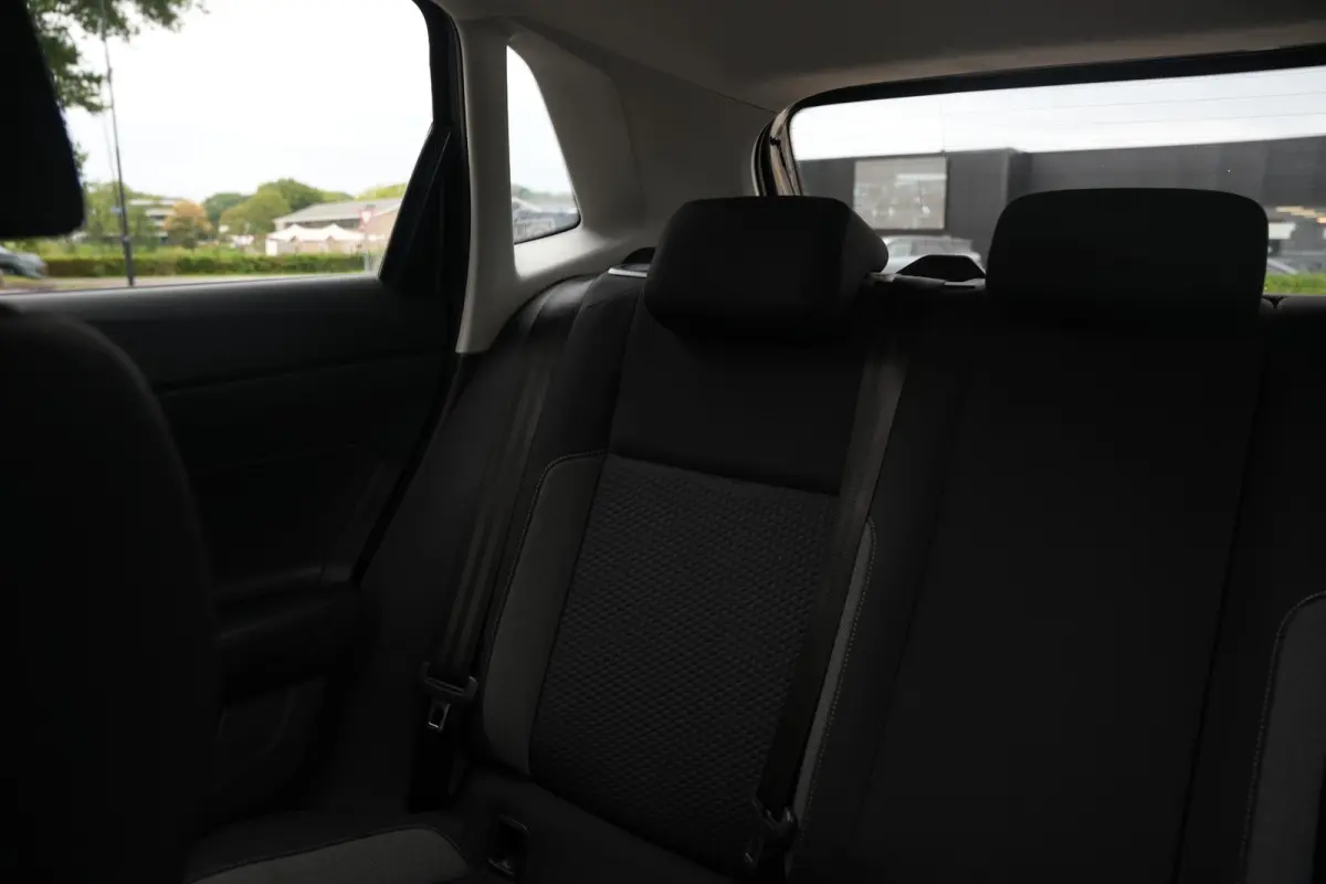 1.0 TSI Life Business Apple carplay Getint glas Airco Emergency braking DAB+ File assistent Navi