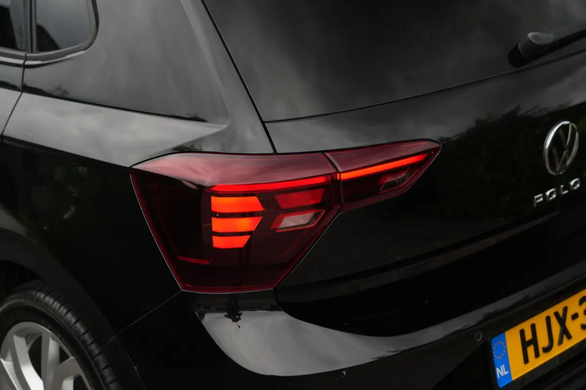 1.0 TSI Life Business Apple carplay Getint glas Airco Emergency braking DAB+ File assistent Navi