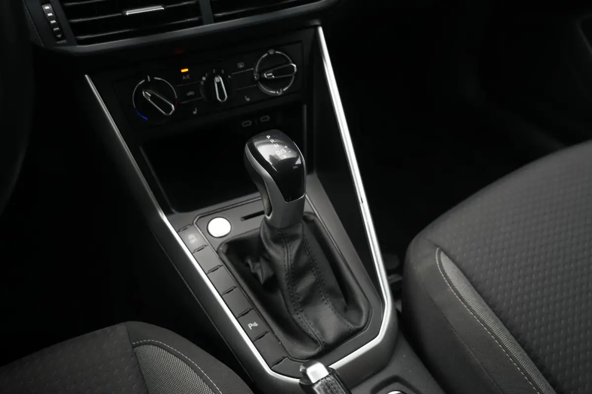 1.0 TSI Life Business Apple carplay Getint glas Airco Emergency braking DAB+ File assistent Navi