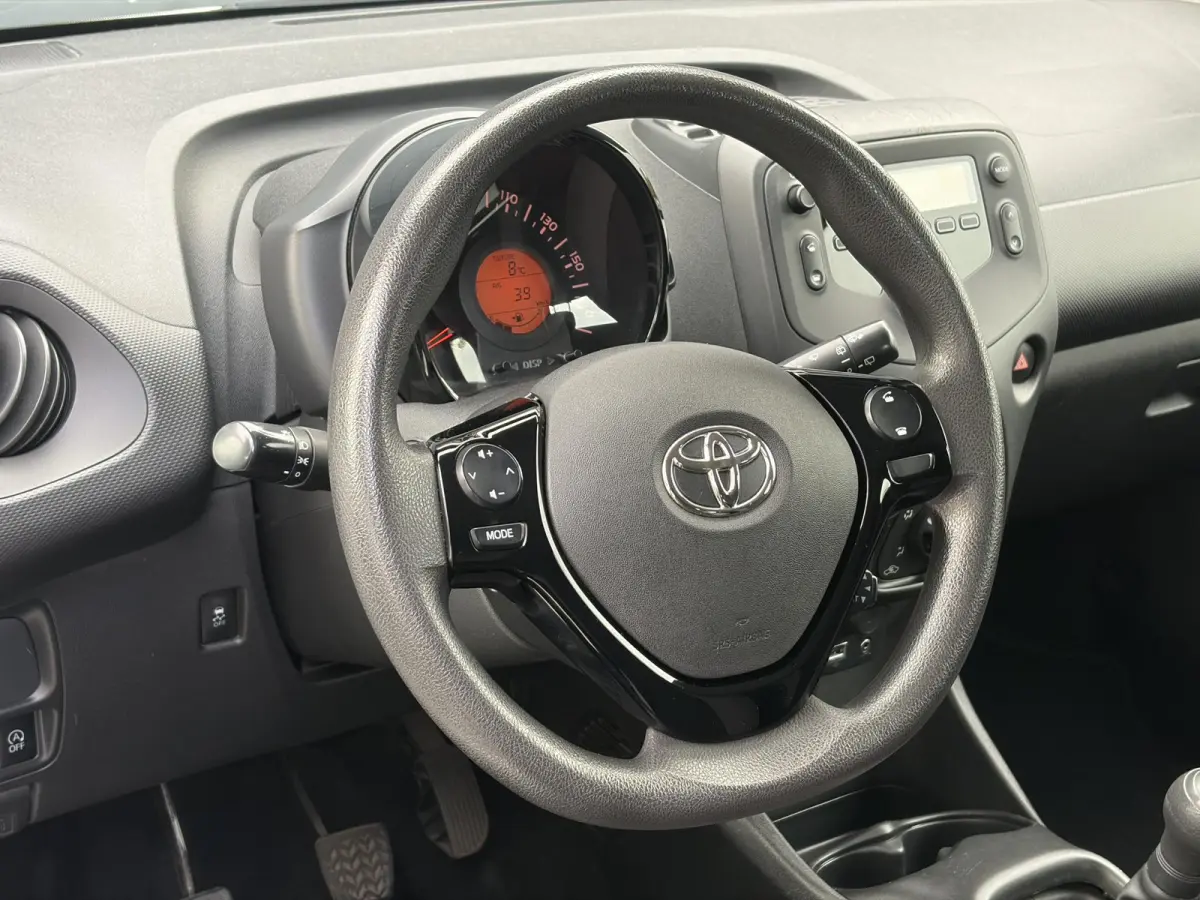 1.0 VVT-i x-fun ✓Airco✓Cruise✓Trekhaak✓Zeer Zuinig✓5 Deurs✓N.A.P✓Apk tot 04-2027