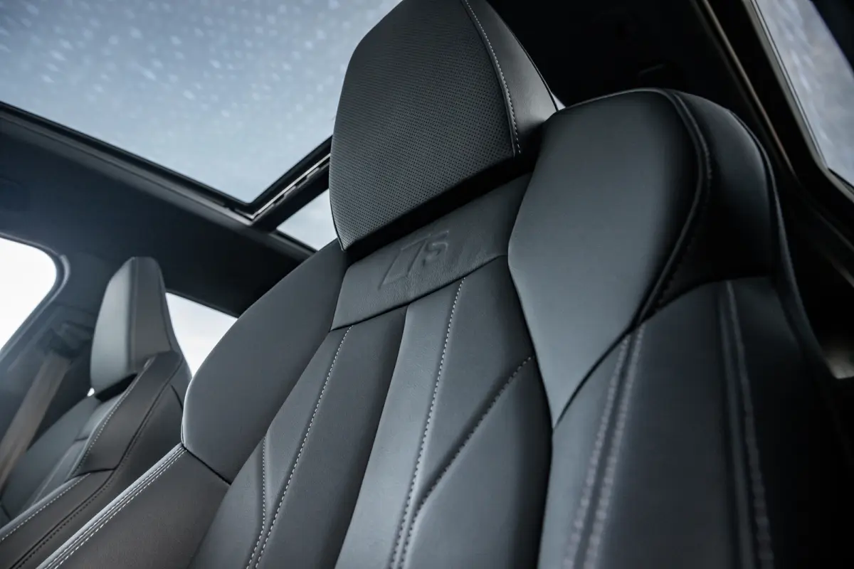 S edition performance 100 kWh | Achterstoelen verwarmd | Apple Carplay/Android Auto|telefoonintegratie premium | Cruise control adaptief | Panoramadak | Luchtvering | Trekhaak | Bang & Olufs