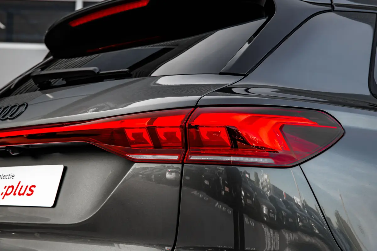 S edition performance 100 kWh | Achterstoelen verwarmd | Apple Carplay/Android Auto|telefoonintegratie premium | Cruise control adaptief | Panoramadak | Luchtvering | Trekhaak | Bang & Olufs
