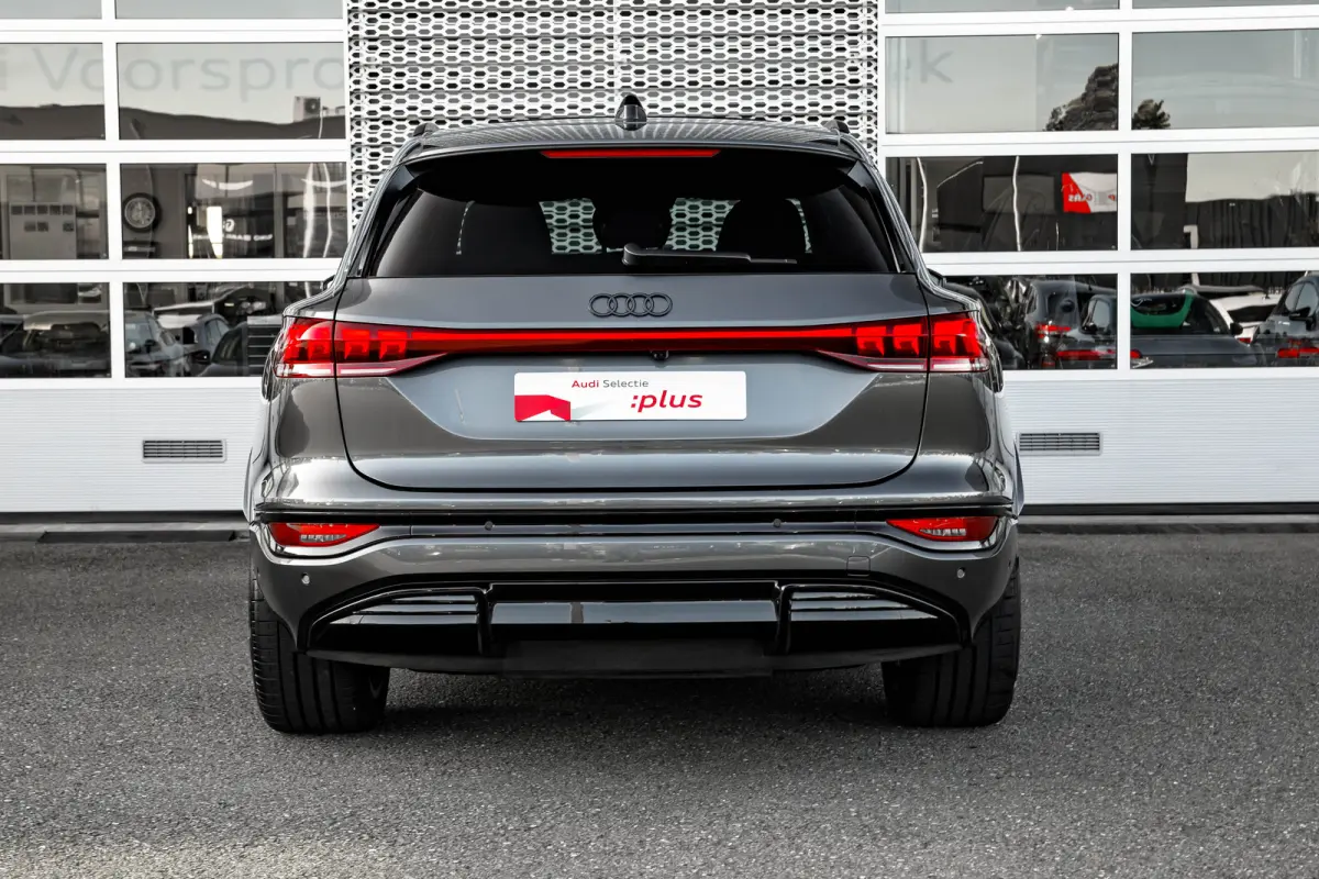 S edition performance 100 kWh | Achterstoelen verwarmd | Apple Carplay/Android Auto|telefoonintegratie premium | Cruise control adaptief | Panoramadak | Luchtvering | Trekhaak | Bang & Olufs
