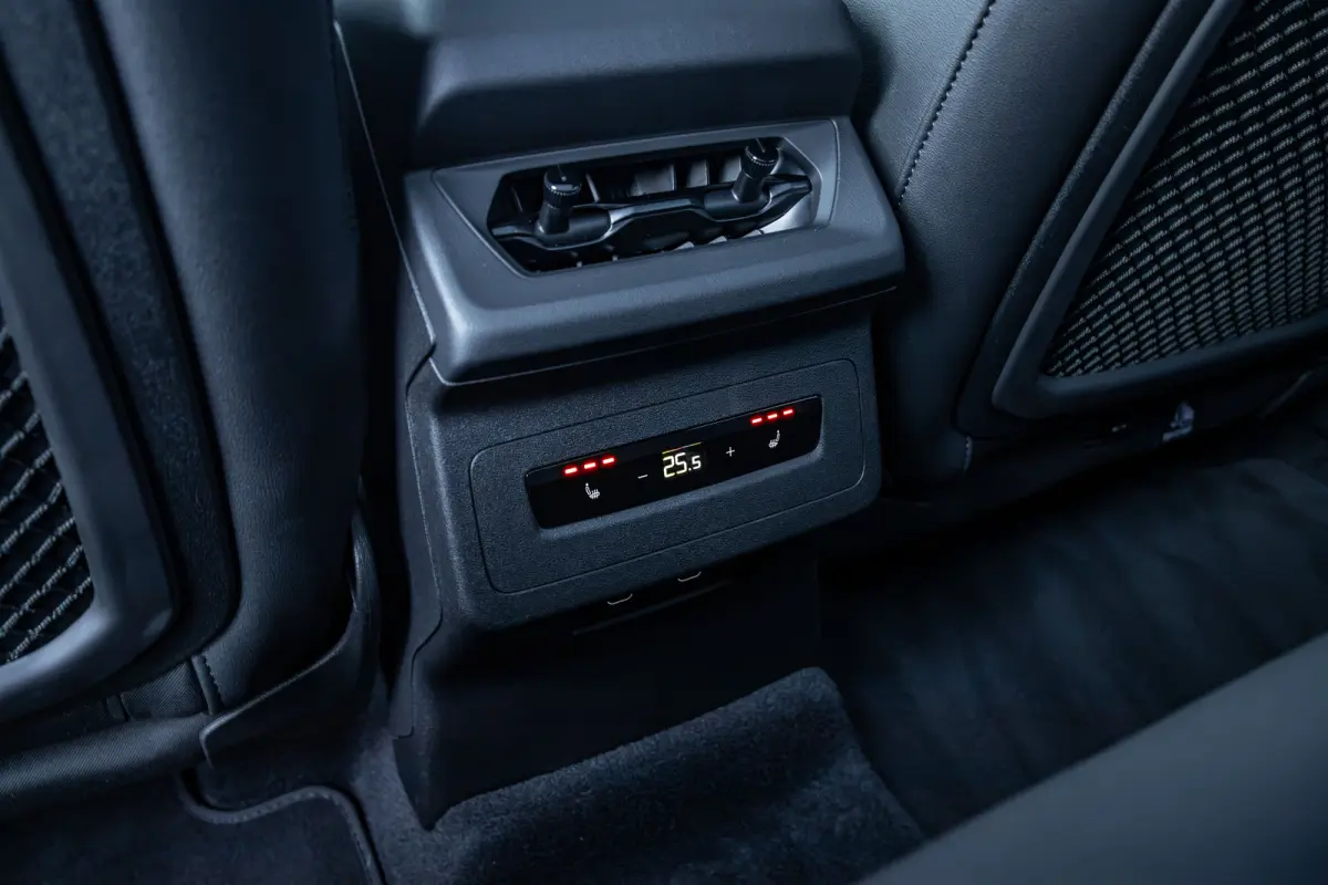 S edition performance 100 kWh | Achterstoelen verwarmd | Apple Carplay/Android Auto|telefoonintegratie premium | Cruise control adaptief | Panoramadak | Luchtvering | Trekhaak | Bang & Olufs