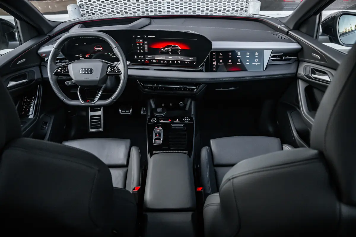 S edition performance 100 kWh | Achterstoelen verwarmd | Apple Carplay/Android Auto|telefoonintegratie premium | Cruise control adaptief | Panoramadak | Luchtvering | Trekhaak | Bang & Olufs