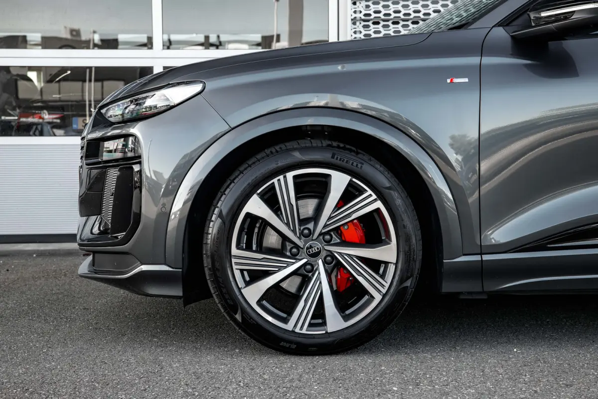 S edition performance 100 kWh | Achterstoelen verwarmd | Apple Carplay/Android Auto|telefoonintegratie premium | Cruise control adaptief | Panoramadak | Luchtvering | Trekhaak | Bang & Olufs