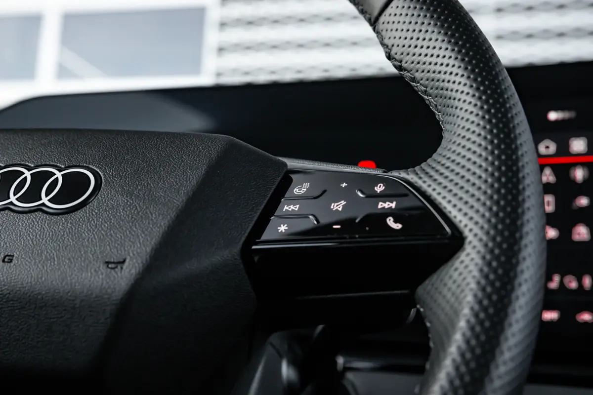 S edition performance 100 kWh | Achterstoelen verwarmd | Apple Carplay/Android Auto|telefoonintegratie premium | Cruise control adaptief | Panoramadak | Luchtvering | Trekhaak | Bang & Olufs