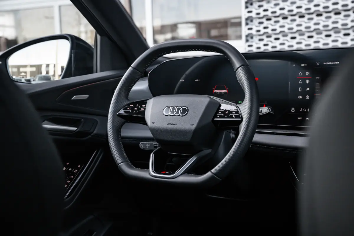 S edition performance 100 kWh | Achterstoelen verwarmd | Apple Carplay/Android Auto|telefoonintegratie premium | Cruise control adaptief | Panoramadak | Luchtvering | Trekhaak | Bang & Olufs