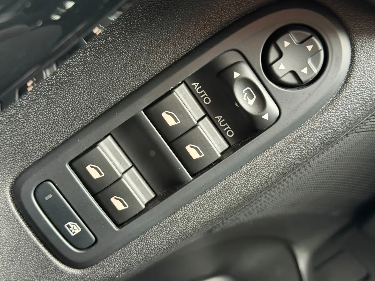 1.2 PureTech Selection|1e Eigenaar|D-Riem vv in 2024|Trekhaak|Navi|Airco|Cruise|PDC|Bleutooth|DealerOnderhouden|Isofix|