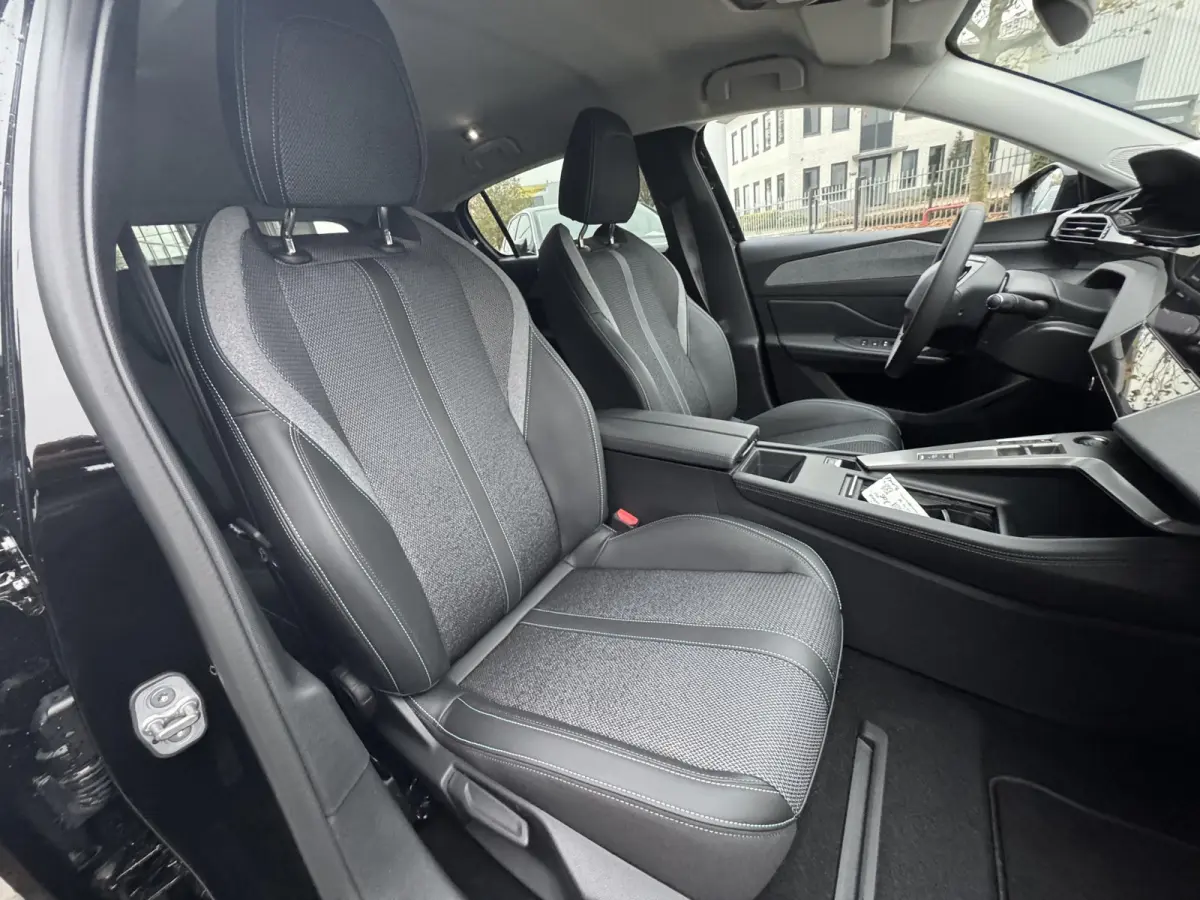Allure EV 54 kWh l Camera achter | Draadloze Apple Carplay/Android Auto | Stoelverwarming