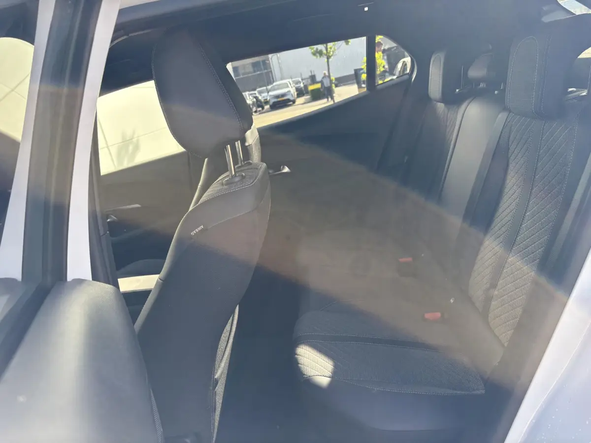 1.2 PureTech 100 Allure | Parkeerhulp | Camera voor | Draadloze Apple Carplay/Android Auto |