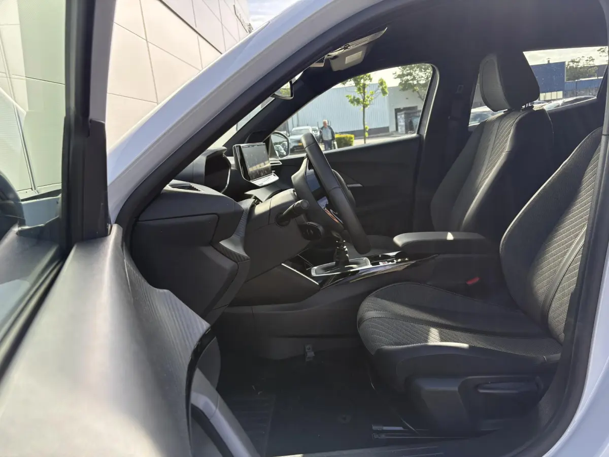 1.2 PureTech 100 Allure | Parkeerhulp | Camera voor | Draadloze Apple Carplay/Android Auto |