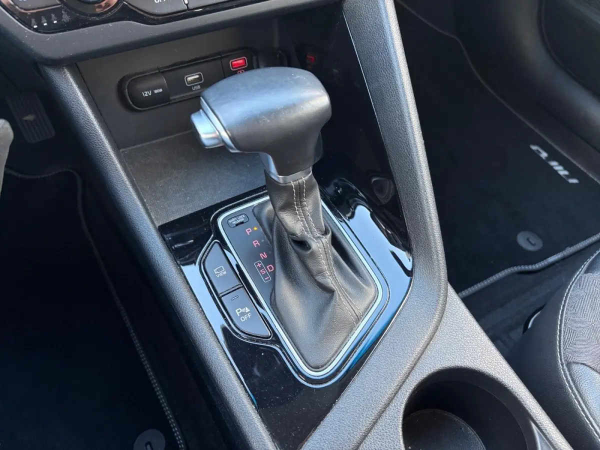1.6 GDi Hybrid DynamicLine | *1E EIGENAAR | TREKHAAK | FABRIEKSGARANTIE | APPLE CARPLAY/ ANDROID AUTO | NAVI | CAMERA | LMV | DAB+ | STOF/ LEDER | ETC…