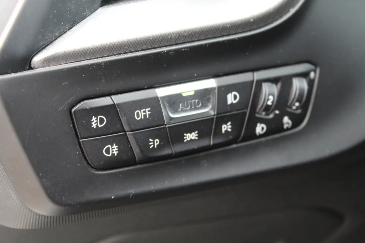 218i Executive Edition//Stoelverwarming//LED//Carplay!!