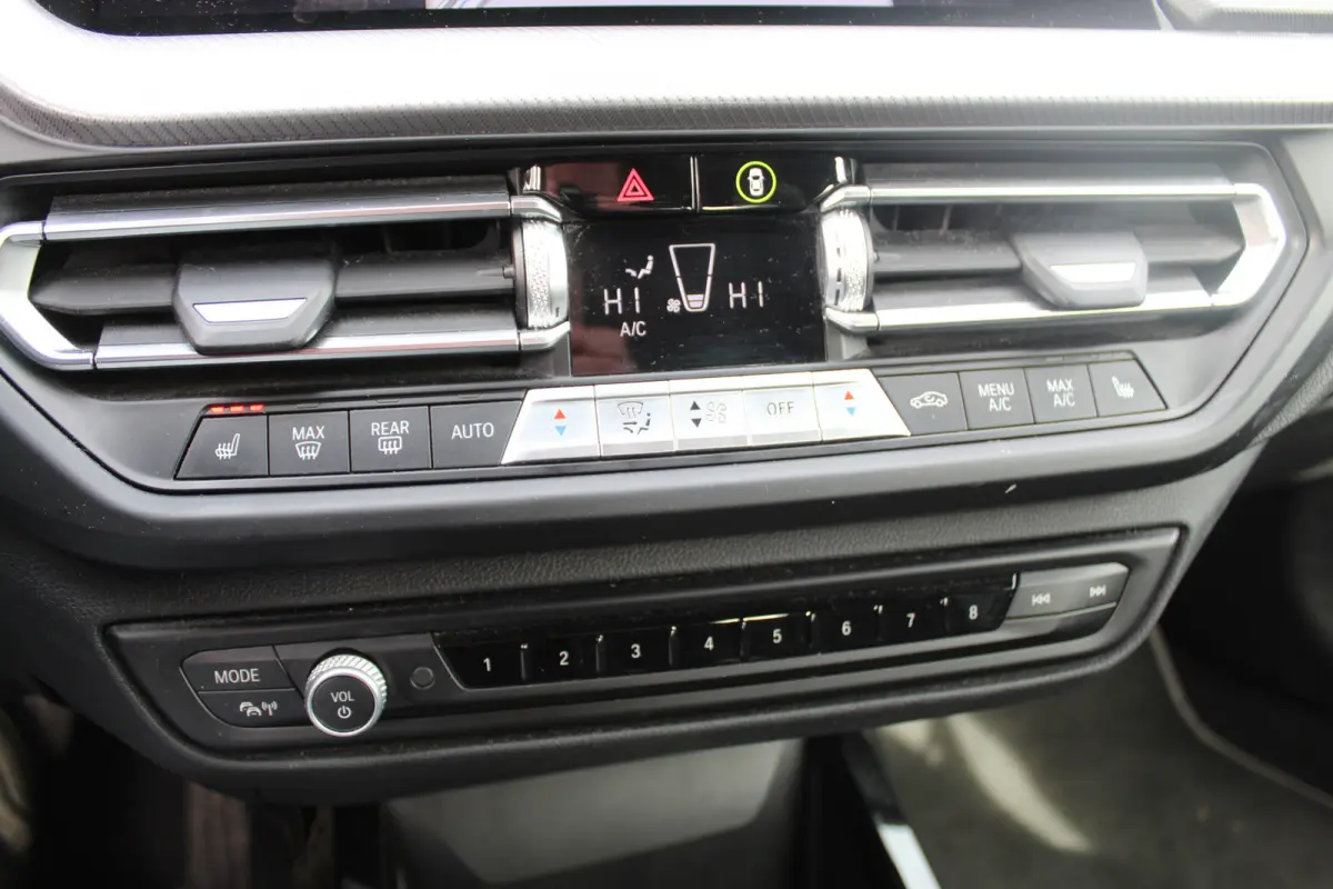 218i Executive Edition//Stoelverwarming//LED//Carplay!!