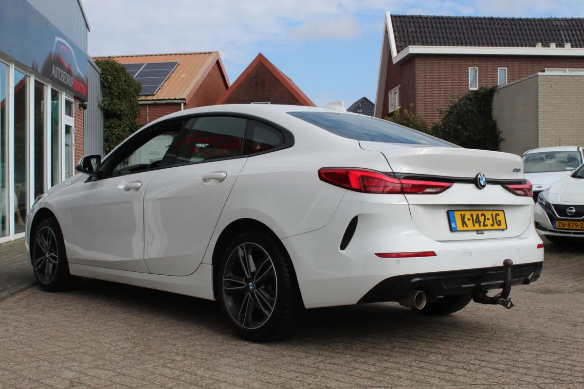 218i Executive Edition//Stoelverwarming//LED//Carplay!!