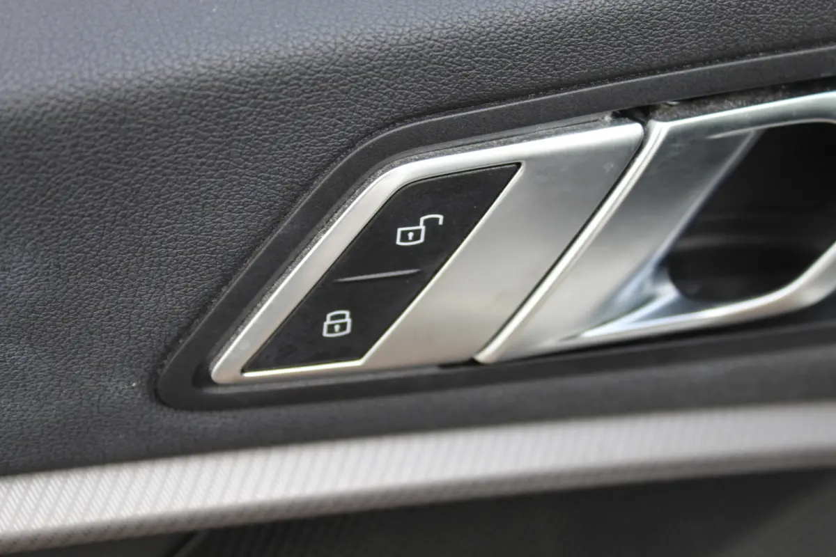 218i Executive Edition//Stoelverwarming//LED//Carplay!!