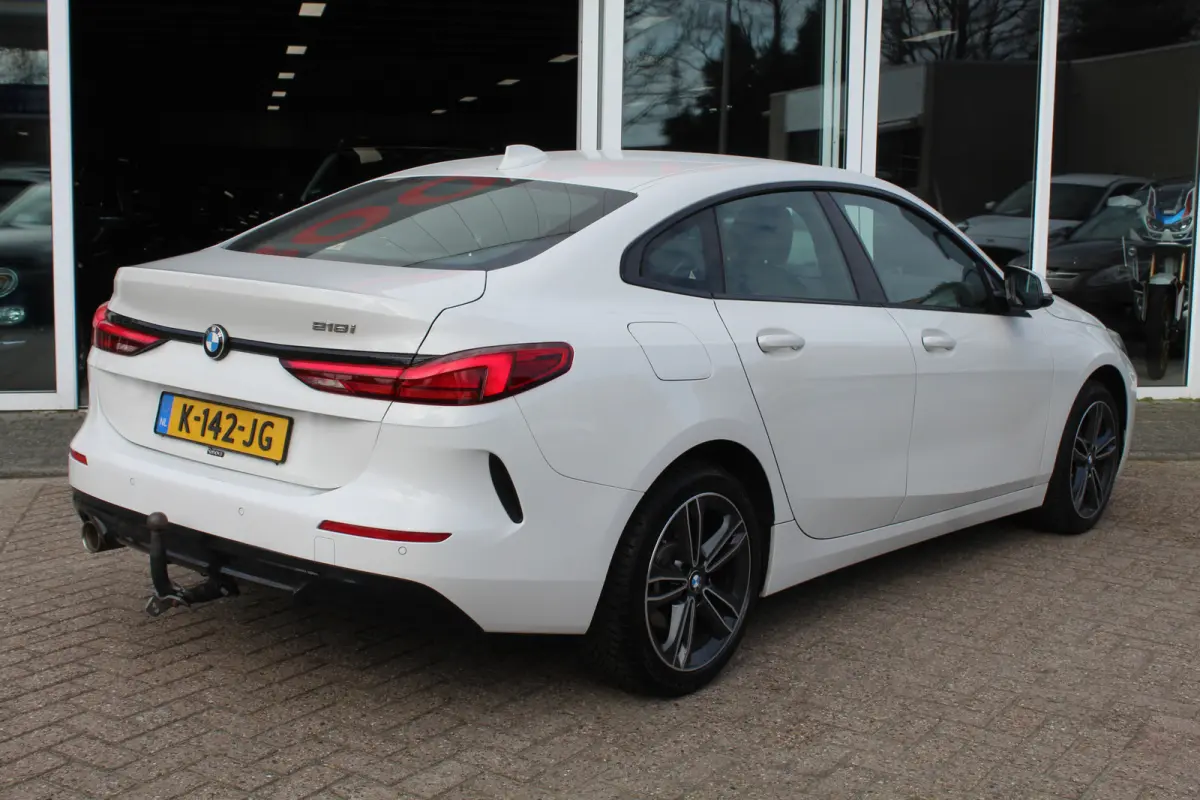 218i Executive Edition//Stoelverwarming//LED//Carplay!!