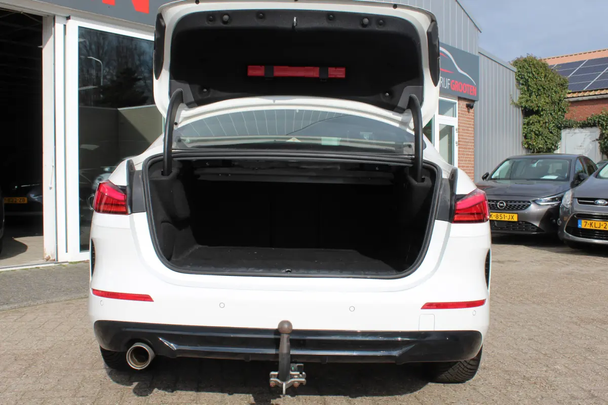 218i Executive Edition//Stoelverwarming//LED//Carplay!!